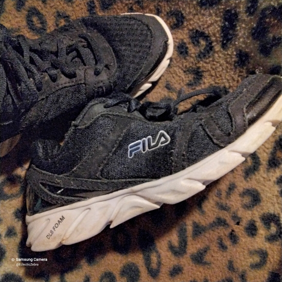 ** GONE** BLACK. FILA SNEAKERS. SIZE 2. - Picture 10 of 10